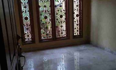 rumah cantik 2 lantai rapi