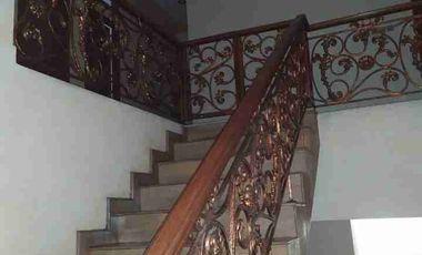 rumah cantik 2 lantai rapi