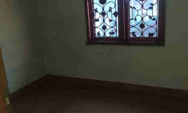 rumah cantik 2 lantai rapi