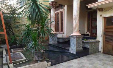 rumah cantik 2 lantai rapi