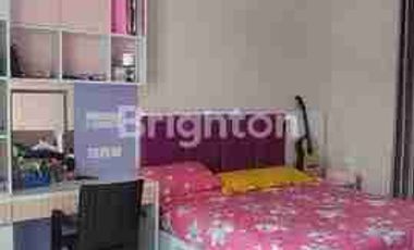 DIJUAL RUMAH MEWAH FULLFURNISH TENGAH KOTA BERNUANSA MINIMALIS LOKASI DALAM PERUMAHAN DAUN VILAGE AMAN NYAMAN HARGA NEGO