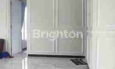 DIJUAL RUMAH MEWAH FULLFURNISH TENGAH KOTA BERNUANSA MINIMALIS LOKASI DALAM PERUMAHAN DAUN VILAGE AMAN NYAMAN HARGA NEGO