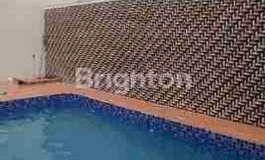 DIJUAL RUMAH MEWAH FULLFURNISH TENGAH KOTA BERNUANSA MINIMALIS LOKASI DALAM PERUMAHAN DAUN VILAGE AMAN NYAMAN HARGA NEGO