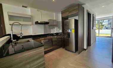 A solo 2 minutos del Scala Shopping y el Paseo San Francisco luz natural en todas sus areas ,seguridad 24/7 y una considerable area con mas de 90m2 para ampliar el departamento a tu gusto.