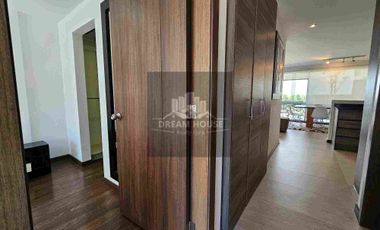 A solo 2 minutos del Scala Shopping y el Paseo San Francisco luz natural en todas sus areas ,seguridad 24/7 y una considerable area con mas de 90m2 para ampliar el departamento a tu gusto.