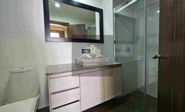 A solo 2 minutos del Scala Shopping y el Paseo San Francisco luz natural en todas sus areas ,seguridad 24/7 y una considerable area con mas de 90m2 para ampliar el departamento a tu gusto.