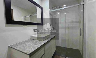 A solo 2 minutos del Scala Shopping y el Paseo San Francisco luz natural en todas sus areas ,seguridad 24/7 y una considerable area con mas de 90m2 para ampliar el departamento a tu gusto.