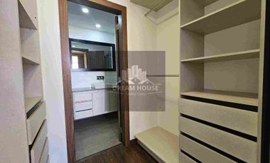 A solo 2 minutos del Scala Shopping y el Paseo San Francisco luz natural en todas sus areas ,seguridad 24/7 y una considerable area con mas de 90m2 para ampliar el departamento a tu gusto.