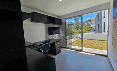 A solo 2 minutos del Scala Shopping y el Paseo San Francisco luz natural en todas sus areas ,seguridad 24/7 y una considerable area con mas de 90m2 para ampliar el departamento a tu gusto.