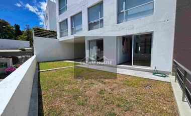 A solo 2 minutos del Scala Shopping y el Paseo San Francisco luz natural en todas sus areas ,seguridad 24/7 y una considerable area con mas de 90m2 para ampliar el departamento a tu gusto.