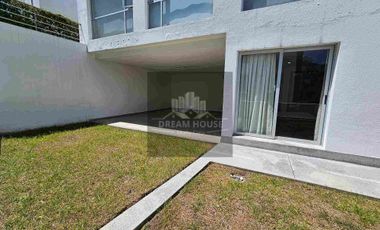 A solo 2 minutos del Scala Shopping y el Paseo San Francisco luz natural en todas sus areas ,seguridad 24/7 y una considerable area con mas de 90m2 para ampliar el departamento a tu gusto.