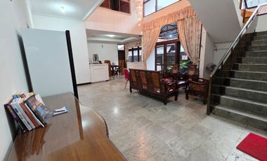 DISEWAKAN RUMAH FULLFURNISHED MEWAH DI JALAN JOHAR PONTIANAK KALIMANTAN BARAT