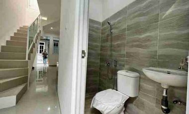 RUMAH DIJUAL 2 LANTAI BAGUS NAN CANTIK PRAMUKA SARI JAKARTA PUSAT