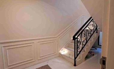 Jual Rumah American Classic Plus Kolam Renang Dalam Komplek Benda Jagakarsa