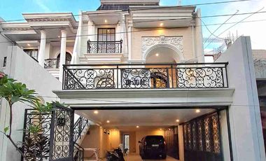 Jual Rumah American Classic Plus Kolam Renang Dalam Komplek Benda Jagakarsa