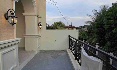 Jual Rumah American Classic Plus Kolam Renang Dalam Komplek Benda Jagakarsa