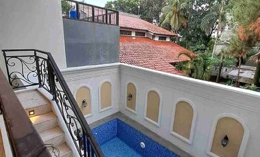 Jual Rumah American Classic Plus Kolam Renang Dalam Komplek Benda Jagakarsa