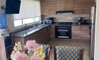 Casa con jardín en venta, sector Conocoto, Valle de los Chillos