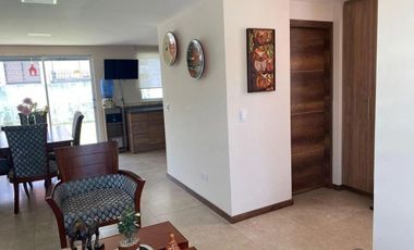 Casa con jardín en venta, sector Conocoto, Valle de los Chillos