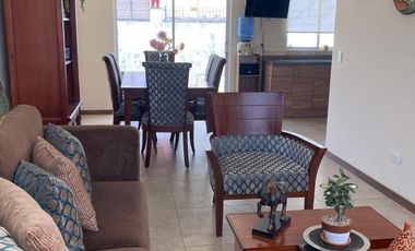 Casa con jardín en venta, sector Conocoto, Valle de los Chillos