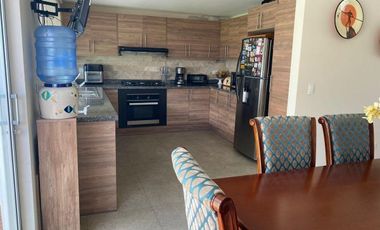 Casa con jardín en venta, sector Conocoto, Valle de los Chillos