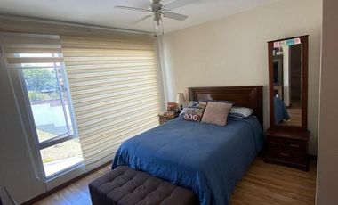 Casa con jardín en venta, sector Conocoto, Valle de los Chillos