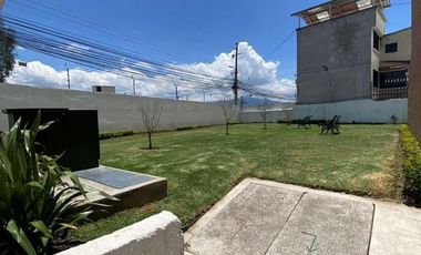 Casa con jardín en venta, sector Conocoto, Valle de los Chillos