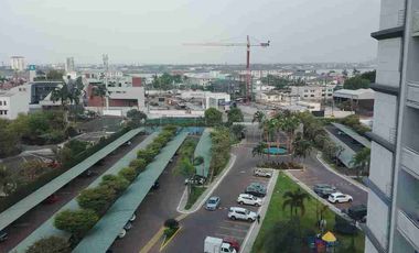 River Towers Samborondón departamento con hermosa vista a la avenida y al río.  Venta de oportunidad