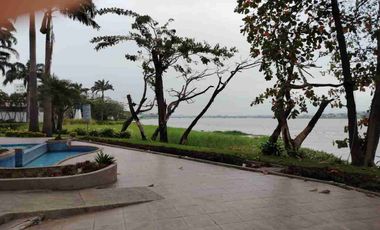 River Towers Samborondón departamento con hermosa vista a la avenida y al río.  Venta de oportunidad