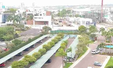 River Towers Samborondón departamento con hermosa vista a la avenida y al río.  Venta de oportunidad