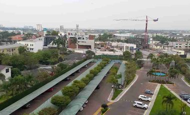 River Towers Samborondón departamento con hermosa vista a la avenida y al río.  Venta de oportunidad