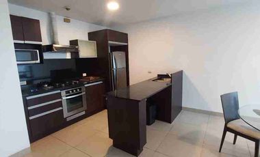 River Towers Samborondón departamento con hermosa vista a la avenida y al río.  Venta de oportunidad