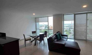 River Towers Samborondón departamento con hermosa vista a la avenida y al río.  Venta de oportunidad