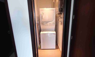 River Towers Samborondón departamento con hermosa vista a la avenida y al río.  Venta de oportunidad