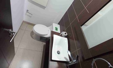 River Towers Samborondón departamento con hermosa vista a la avenida y al río.  Venta de oportunidad