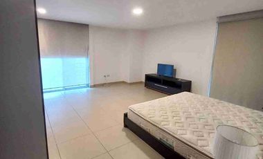 River Towers Samborondón departamento con hermosa vista a la avenida y al río.  Venta de oportunidad