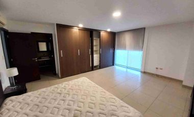 River Towers Samborondón departamento con hermosa vista a la avenida y al río.  Venta de oportunidad