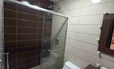 River Towers Samborondón departamento con hermosa vista a la avenida y al río.  Venta de oportunidad