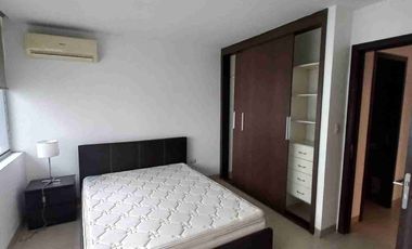 River Towers Samborondón departamento con hermosa vista a la avenida y al río.  Venta de oportunidad