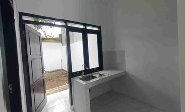 DIJUAL RUMAH SIAP HUNI JL  HAJI GOFUR 12 MENIT DARI JL RAYA GADOBANGKONG