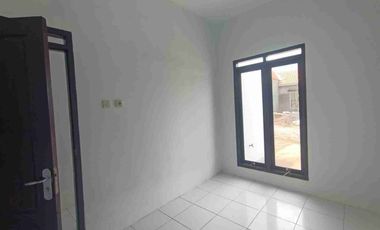 DIJUAL RUMAH SIAP HUNI JL  HAJI GOFUR 12 MENIT DARI JL RAYA GADOBANGKONG