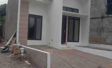 DIJUAL RUMAH SIAP HUNI JL  HAJI GOFUR 12 MENIT DARI JL RAYA GADOBANGKONG