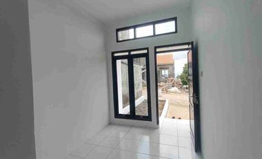 DIJUAL RUMAH SIAP HUNI JL  HAJI GOFUR 12 MENIT DARI JL RAYA GADOBANGKONG