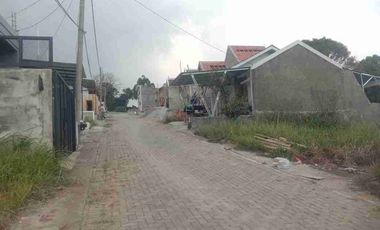 DIJUAL RUMAH SIAP HUNI JL  HAJI GOFUR 12 MENIT DARI JL RAYA GADOBANGKONG
