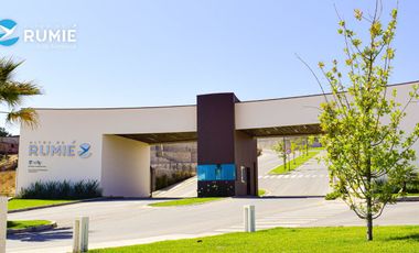 Casa Mediterránea en Condominio Exclusivo Altos de Rumié 3D2B 84/123m2