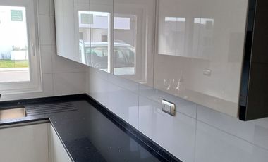 Casa Mediterránea en Condominio Exclusivo Altos de Rumié 3D2B 84/123m2