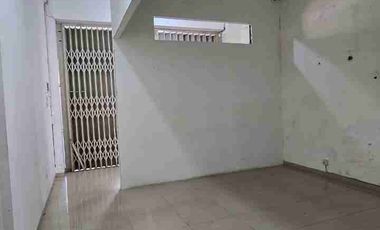 Ruko Lokasi Super Strategis Di Pinggir Jalan Raya Veteran, Tipes, Solo.