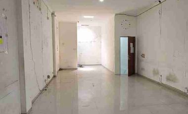 Ruko Lokasi Super Strategis Di Pinggir Jalan Raya Veteran, Tipes, Solo.