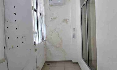 Ruko Lokasi Super Strategis Di Pinggir Jalan Raya Veteran, Tipes, Solo.