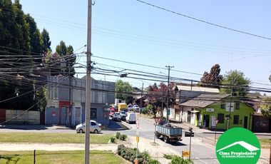 En importante Esquina, alto movimiento de público.